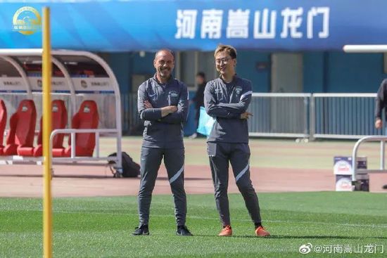 杨丞琳与陈妍希同框合照 用兔耳滤镜可爱 2021-02-07 2月7日，杨丞琳在微博晒出两张与陈妍希的合照，并配文写道：“见面了。