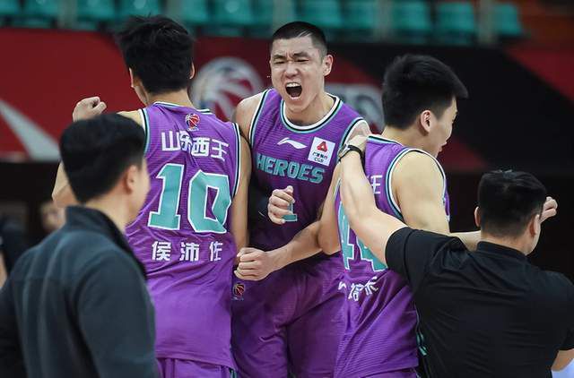 他是一位活跃在加勒比海上的传奇海盗，黑珍珠号的船长，也是九大海盗王之一。