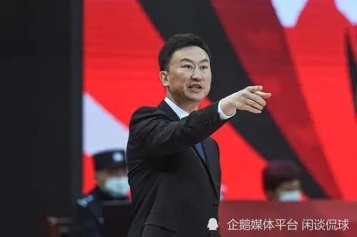 《歌舞青春》中国版的宣传也随着前两天学服剧照的曝光而正式展开。